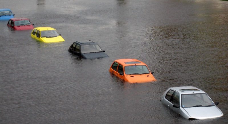 8 THINGS TO DO IN A FLOOD WHEN YOU’RE IN A CAR